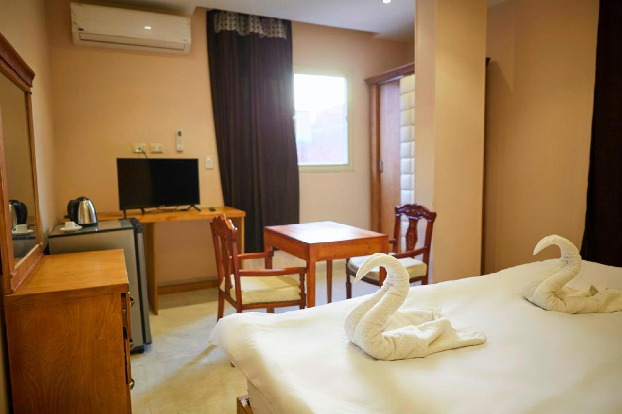 Grand Golden Pyramids View Hotel Kafret el-Gabal Exterior foto