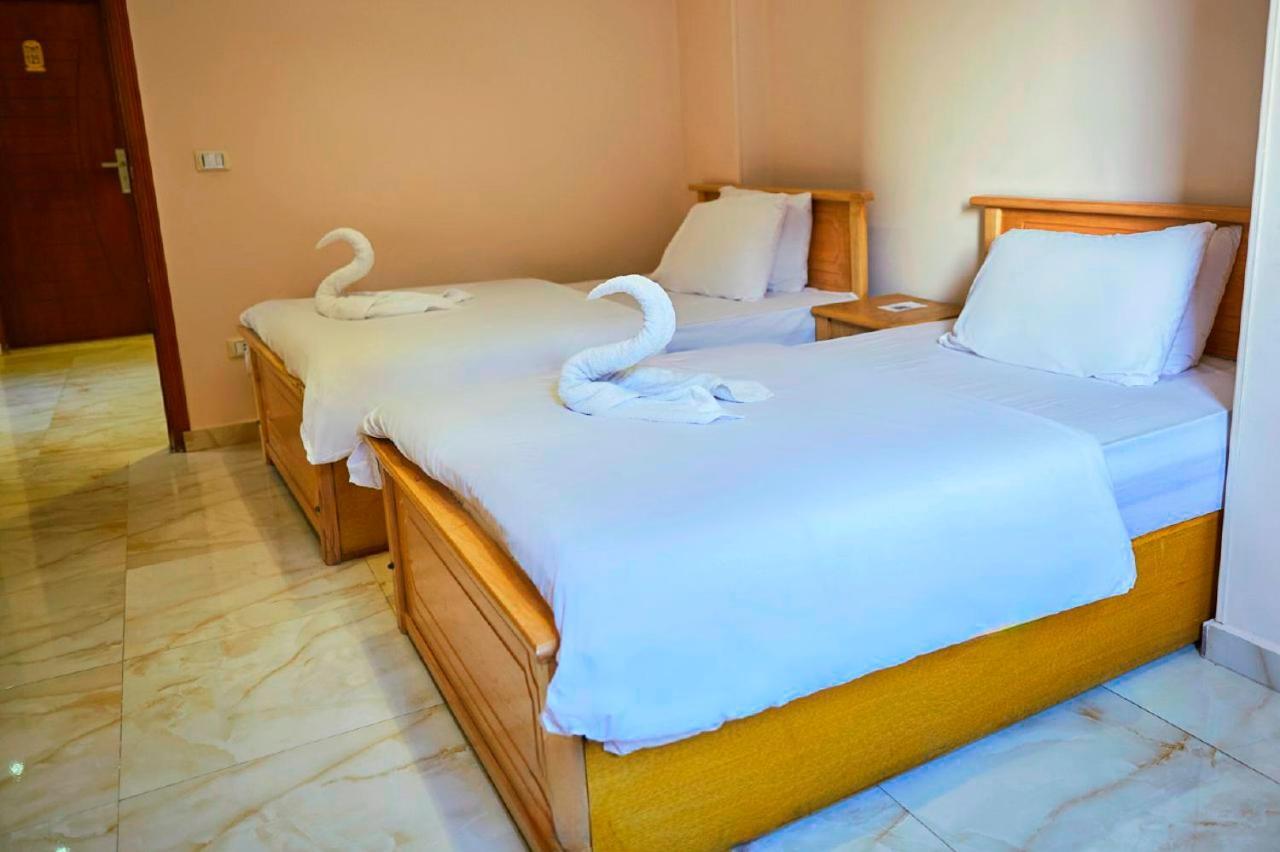 Grand Golden Pyramids View Hotel Kafret el-Gabal Exterior foto